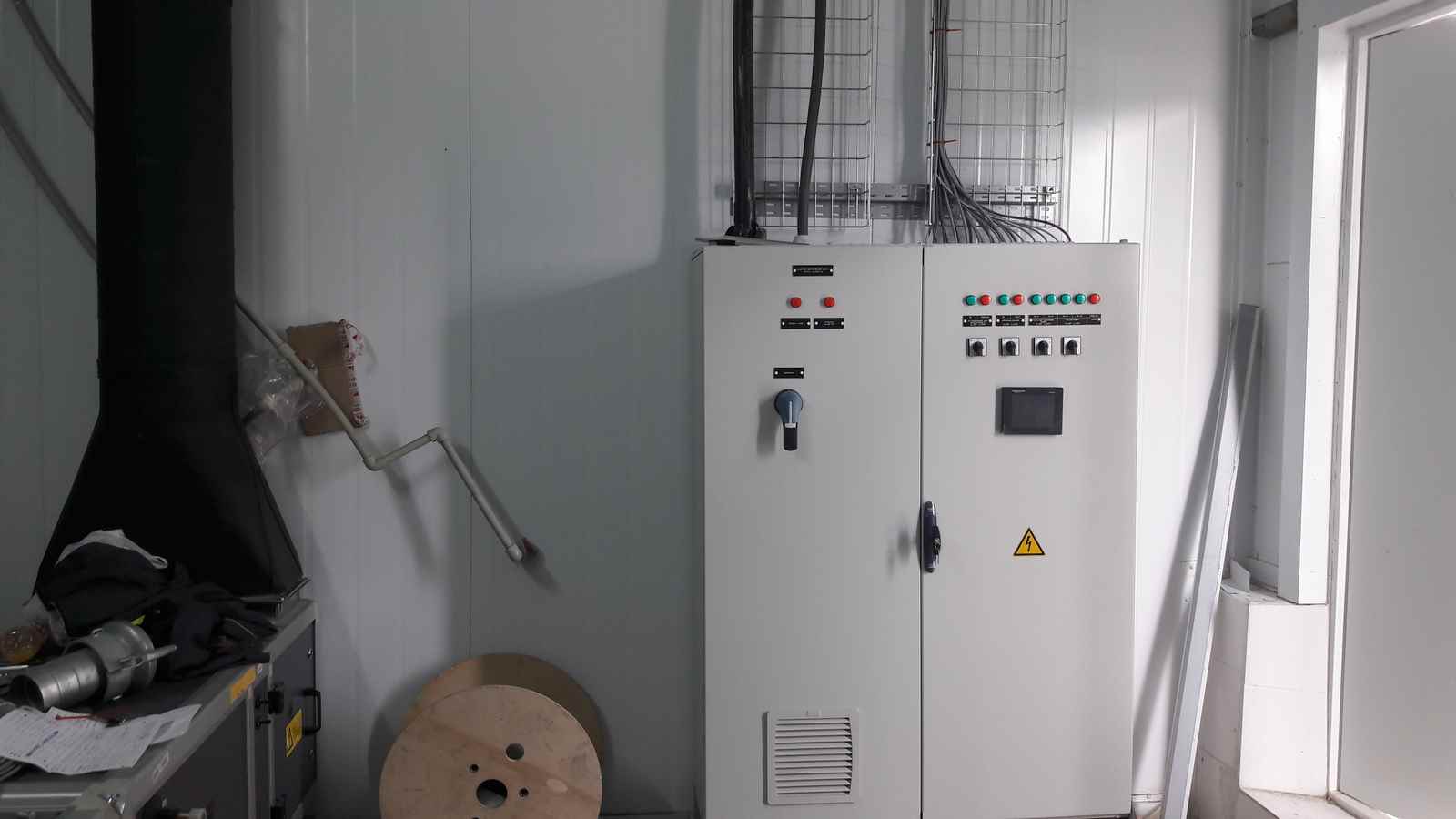 Инкубатор-завершили-работы-по-монтажу-вентиляционного-оборудования-и-шкафов-управления-приточная-вентиляция-для-6-зала..-Копировать